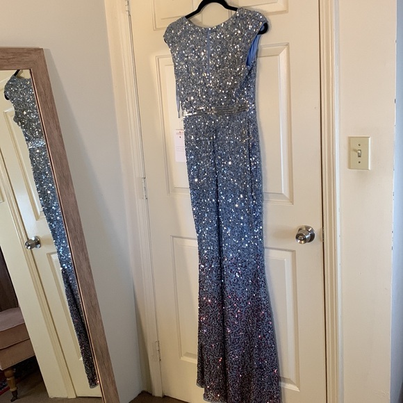 MAC DUGGAL
Cap Sleeve Sequined High Slit Gown - Picture 9 of 14